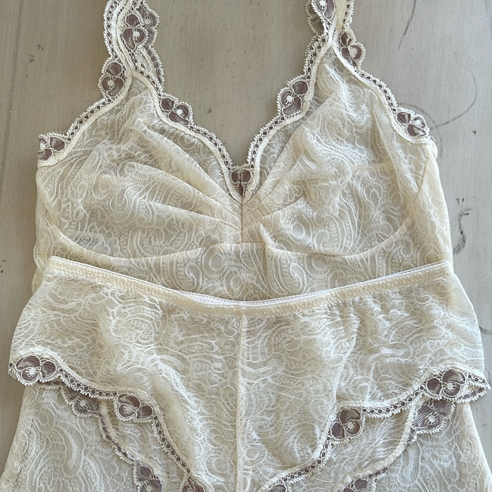 ON GOSSAMER CAMISOLE SET - Picture 3 of 14